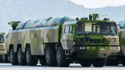 China exhibe su nuevo armamento en un aviso a sus rivales