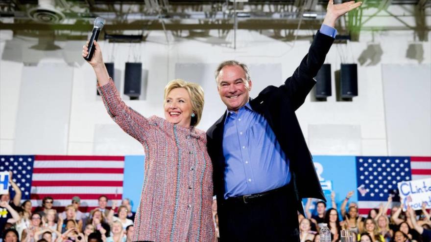 La virtual candidata demócrata a la Presidencia de EE.UU., Hillary Clinton, junto al senador Tim Kaine.