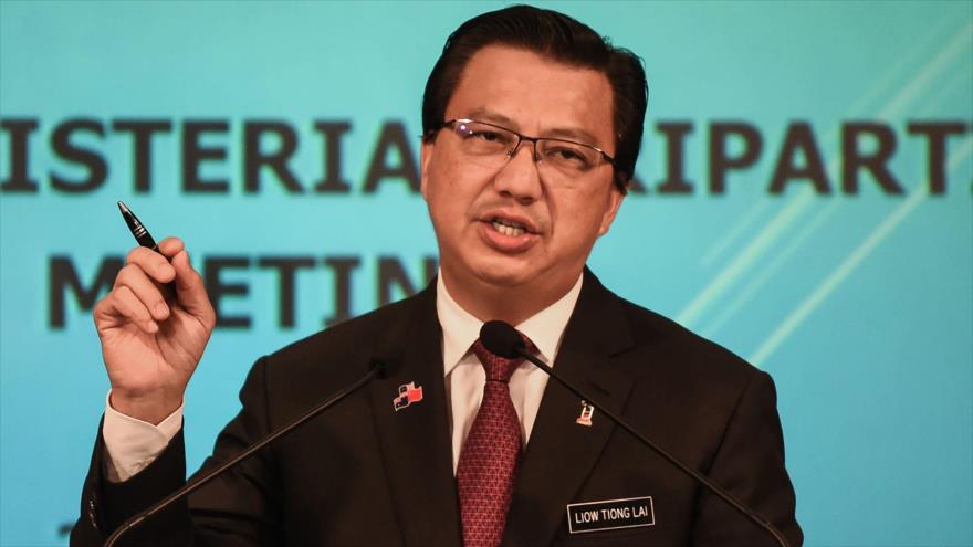 El ministro de Transporte de Malasia, Liow Tiong Lai, habla durante una conferencia de prensa sobre la búsqueda del vuelo desaparecido MH370, en el centro federal de Malasia, a las afueras de Kuala Lumpur, 22 de julio de 2016.