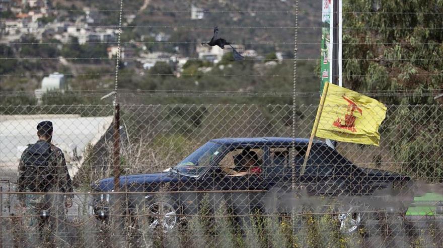Partidarios del Movimiento de Resistencia Islámica de El Líbano (Hezbolá) en una ruta fronteriza al sur del territorio libanés. 