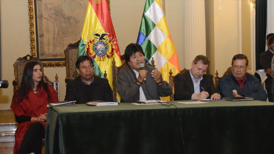 El presidente de Bolivia, Evo Morales, junto a la comitiva que viajó a las ciudades de Arica y Antofagasta, en Chile.