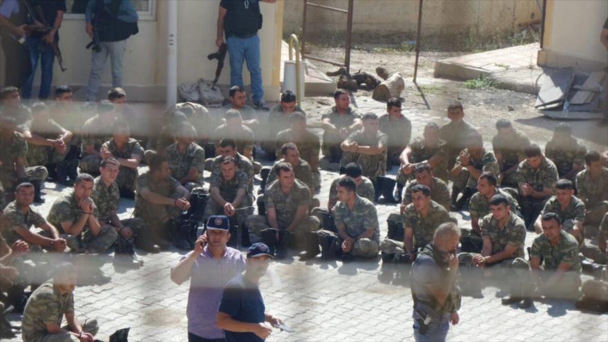 Más de 300 soldados detenidos en la ciudad sureña de Şırnak tras la intentona golpista en Turquía.