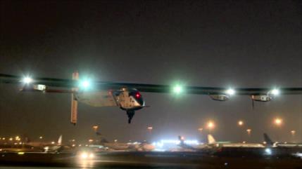 Solar Impulse 2 despega de El Cairo para iniciar su última etapa