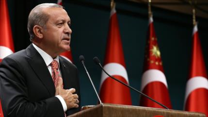 Erdogan se reunirá con sus opositores tras el intento del golpe