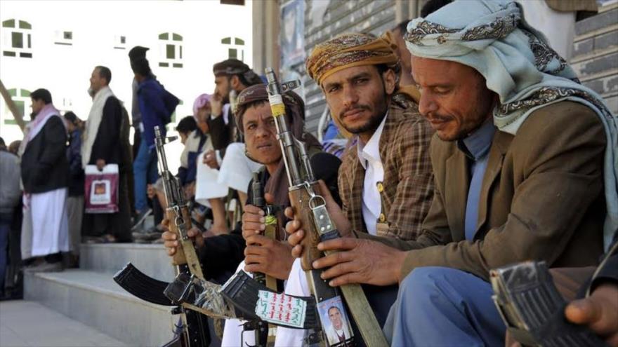 Los combatientes del movimiento popular yemení Ansarolá