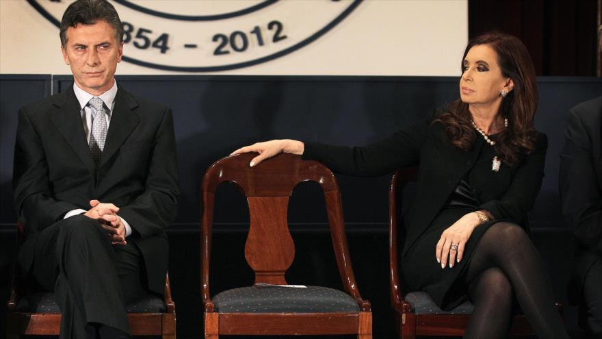 El presidente de Argentina, Mauricio Macri (izda.), y su predecesora, Cristina Fernández de Kirchner.