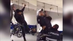 Video: Policías mexicanos cuelgan a un compañero en hora de trabajo