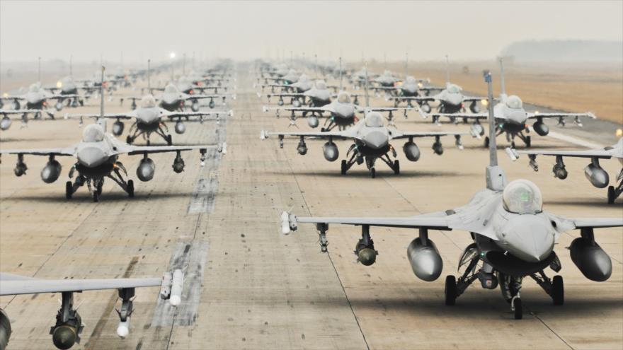 Cazabombarderos F-16 Fighting Falcon de la Fuerza Aérea de Estados Unidos.