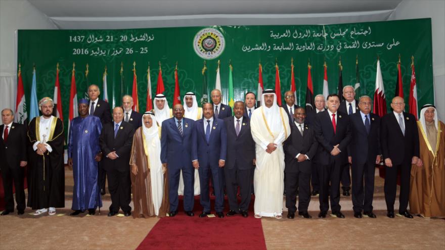 Los miembros de la Liga Árabe (LA) participantes en la 27ª cumbre de este bloque en la capital de Mauritania, Nuakchot, 25 de julio de 2016.