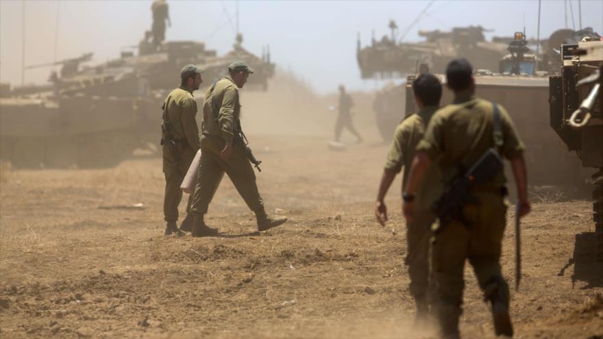 Fuerzas del ejército israelí desplegadas en una región en los ocupados altos de Golán, fronteriza con la provincia siria de Quneitra.