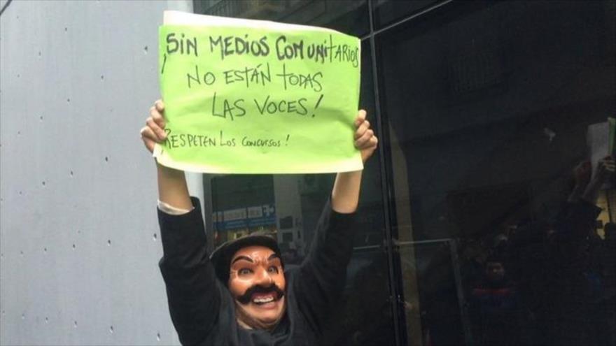 Medios comunitarios, alternativos y populares se movilizan en Argentina para protestar las políticas que ha impuesto el Gobierno a este sector.