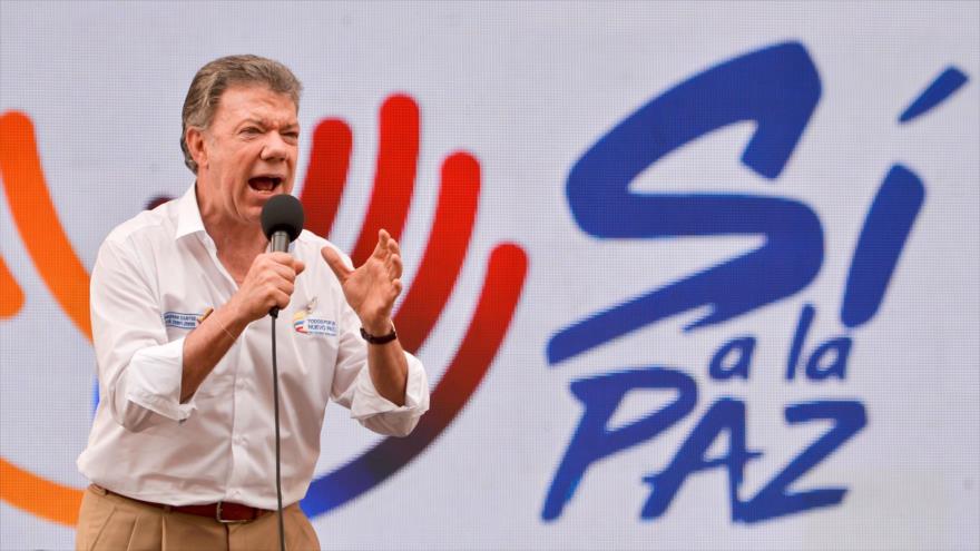 El presidente de Colombia, Juan Manuel Santos, habla durante una audiencia en la ciudad de Cali (oeste) sobre la paz con las guerrillas, 29 de julio de 2016.
