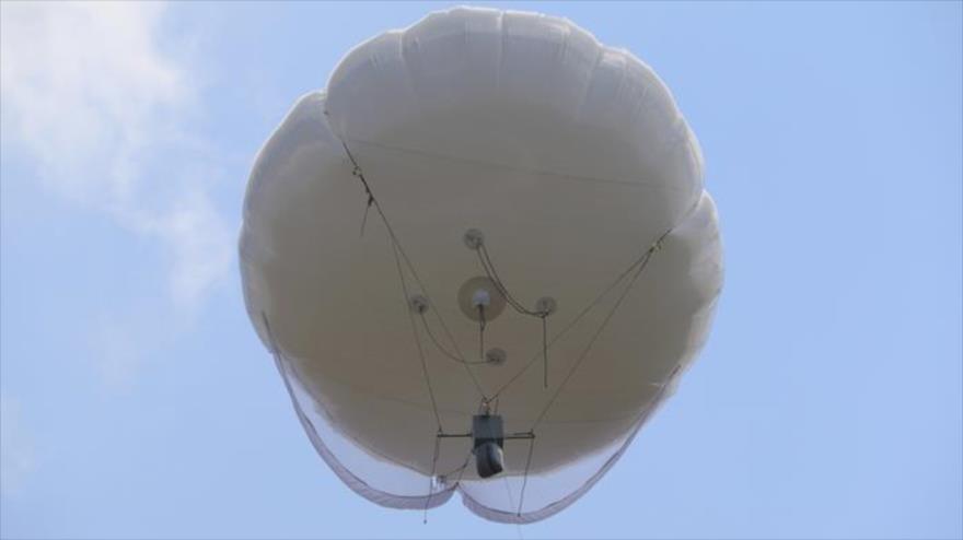 Globo israelí, denominado SkyStar, equipado con cámaras de vigilancia.