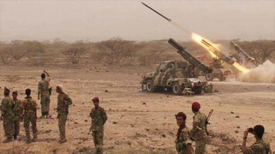 Ejército yemení y los comités populares bombardean posiciones de Arabia Saudí en Najrán, sur del territorio saudi.