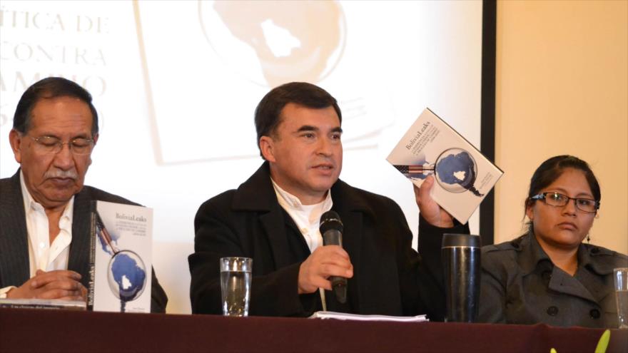 El ministro boliviano de la Presidencia, Juan Ramón Quintana, explica sobre el libro Bolivia Leaks.