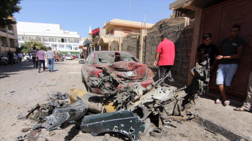 Sitio de un atentado con coche bomba en la ciudad libia de Bengasi.