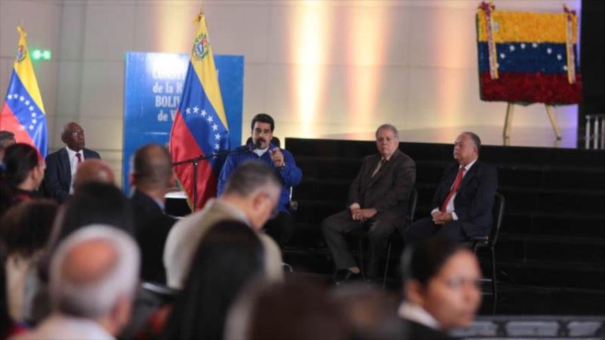 El presidente de Venezuela, Nicolás Maduro, ofrece un discurso durante los actos conmemorativos de la Asamblea Nacional Constituyente y el Día de la Bandera Nacional, 3 de agosto de 2016.