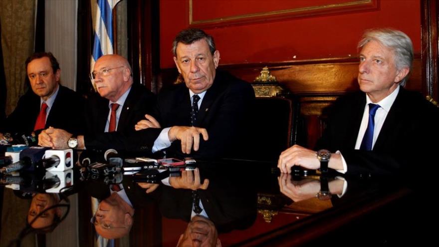 De izquierda a derecha, el embajador brasileño en Uruguay, Paulo Estivallet, el canciller paraguayo, Eladio Loizaga, su homólogo uruguayo, Rodolfo Nin, y el viceministro argentino de Relaciones Exteriores, Carlos Foradori, en una foto de archivo.