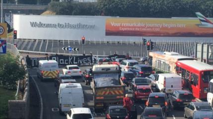 Bloquean carreteras del Reino Unido contra la violencia policial