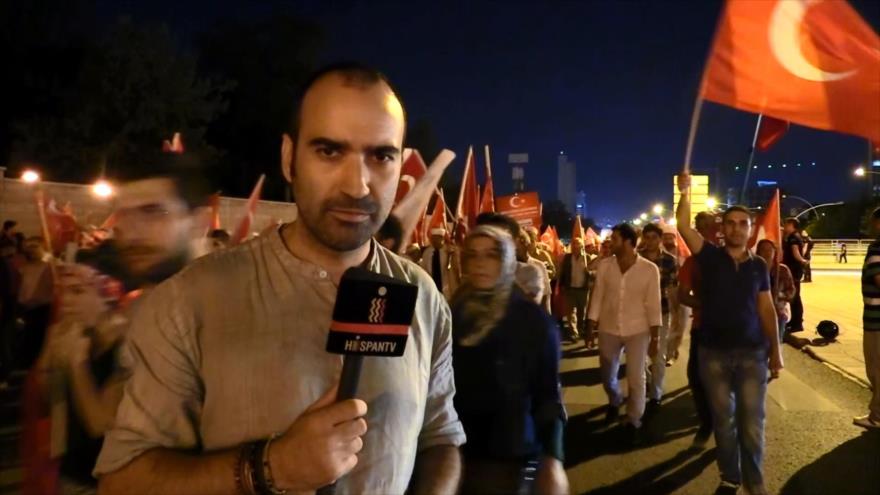Partidarios de Erdogan marchan contra el golpe de Estado