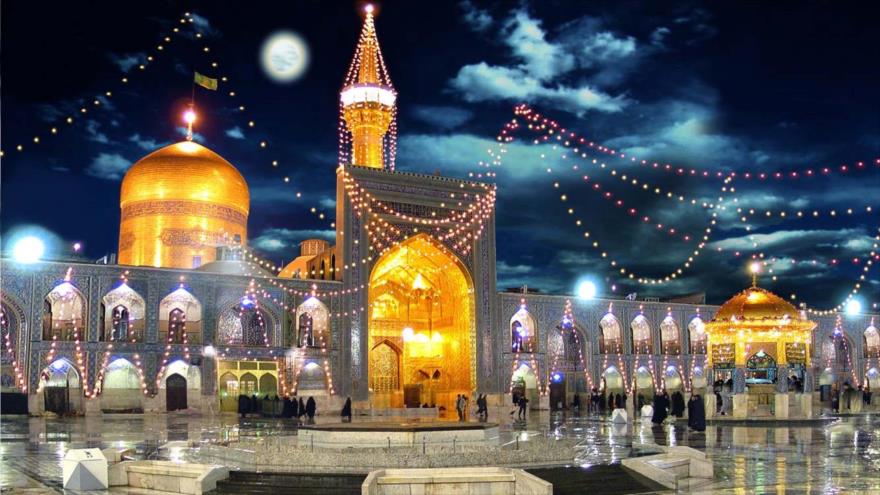 El mausoleo del octavo Imam de los chiíes, el Imam Reza (la paz sea con él), en la ciudad iraní de Mashad.