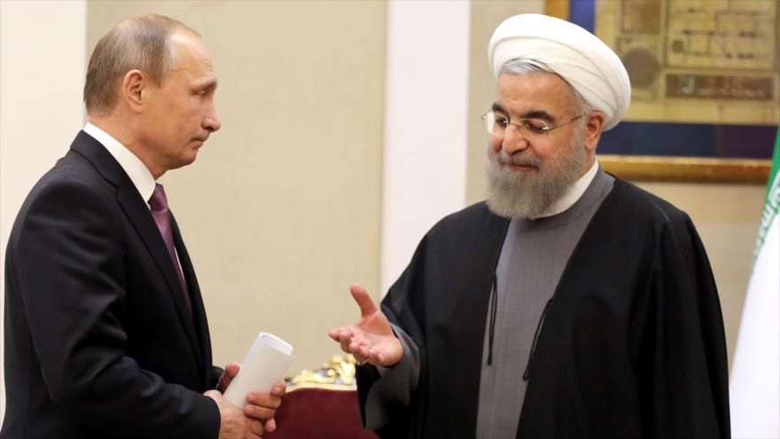 El presidente ruso, Vladimir Putin (izquierda), y su par iraní, Hasan Rohani, en una rueda de prensa en Teherán (capital persa), 23 de noviembre de 2015.