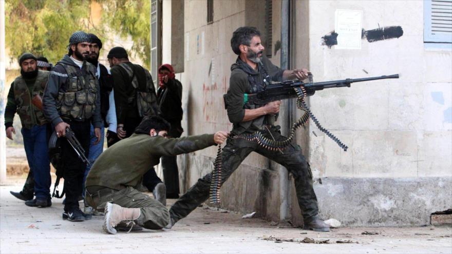 Integrantes de un grupo terrorista durante un combate con las fuerzas del Gobierno sirio.