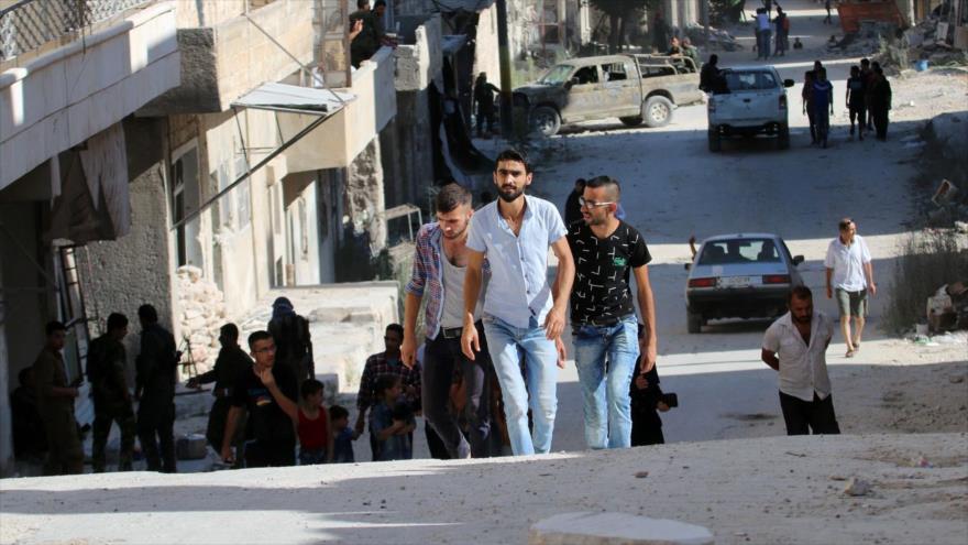 Daesh secuestra a 2000 civiles en su huida de Manbiy (Siria)