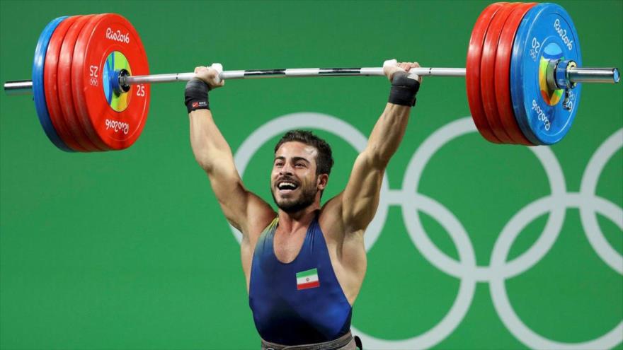 El levantador de pesas iraní Kianush Rostami, campeón de los Juegos Olímpicos de Río de Janeiro, 12 de agosto de 2016.