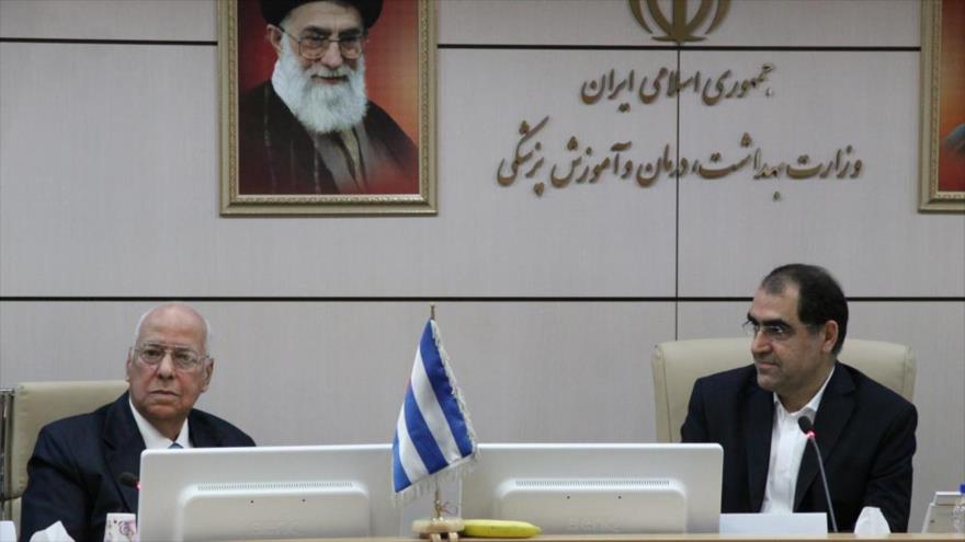 El ministro de Economía de Cuba, Ricardo Cabrisas (izda.). junto al ministro iraní de Salud y Educación Médica, Seyed Hasan Qazizade Hashemi, en Teherán, capital de Irán, 13 de agosto de 2016.