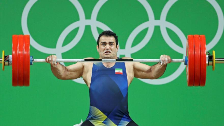 El levantador de pesas Sohrab Moradi gana medalla de oro en los JJOO Río 2016, 13 de agosto de 2016.
