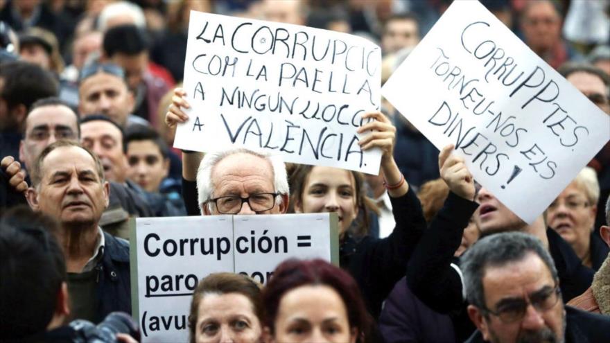 Miles de personas se manifiestan en Valencia contra la corrupción