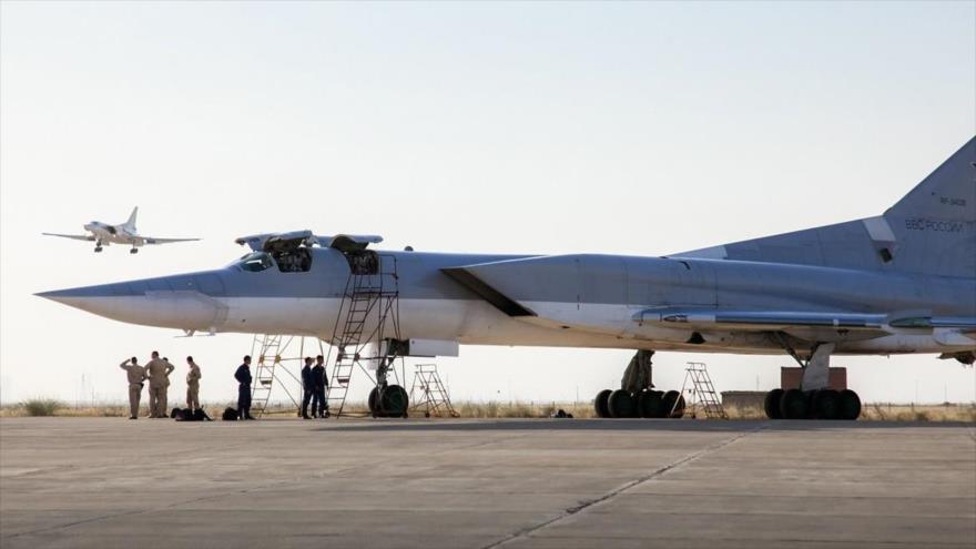 Bombarderos estratégicos rusos Tupolev Tu-22M3 en la Base Aérea de Hamadán, 16 de agosto de 2016.