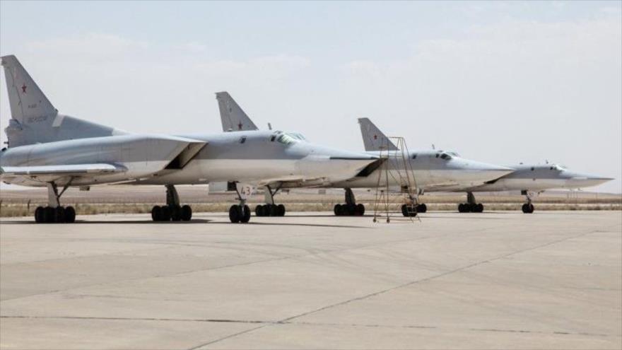 Bombarderos estratégicos rusos Tupolev Tu-22M3 en la Base Aérea de Hamadán, Irán.