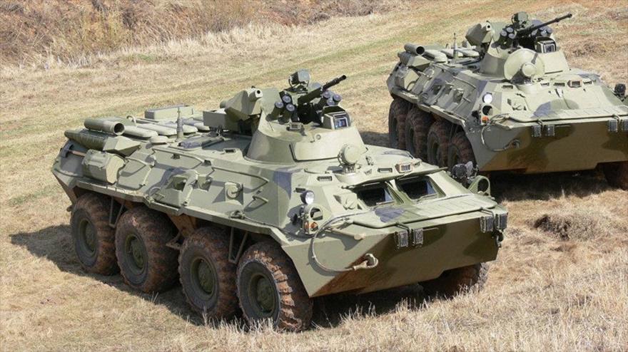Vehículos blindados BTR-82 del Ejército de Rusia. 