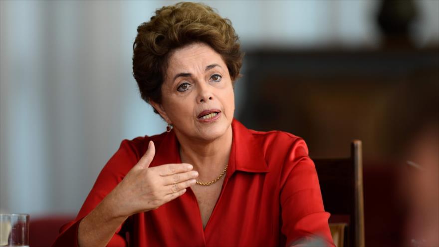 La presidenta suspendida de Brasil, Dilma Rousseff, en un encuentro con los corresponsales extranjeros en el Palacio de Alvorada, residencia presidencial, 18 de agosto de 2016.