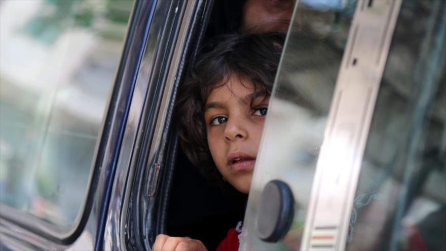 Una niña siria en la ciudad de Manbiy después de la liberación completa de la urbe de los terrorista de Daesh. 