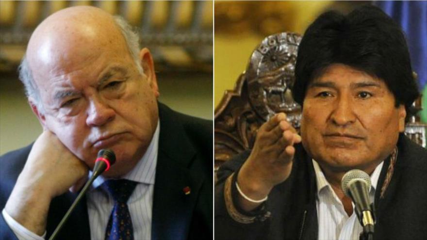 El presidente de Bolivia, Evo Morales, (dcha.) y el agente chileno ante la Corte Internacional de Justicia (CIJ) de La Haya, José Miguel Insulza.