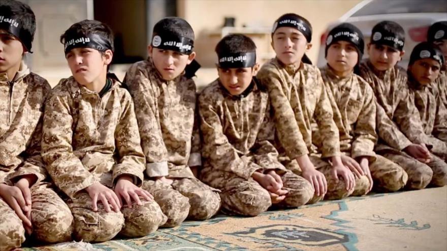 Los niños iraquíes en los campos de entrenamiento del grupo terrorista EIIL (Daesh, en árabe).
