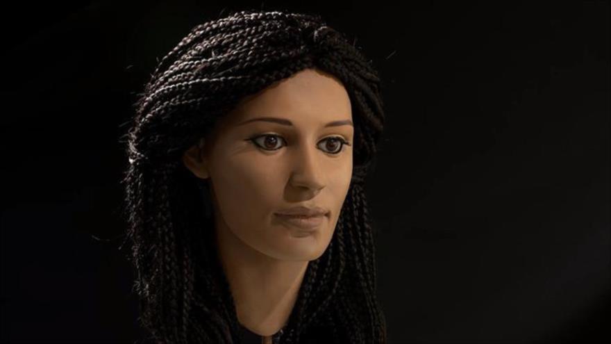 El rostro recuperado de una joven egipcia momificada que vivió hace cerca de 2000 años en el Antiguo Egipto.