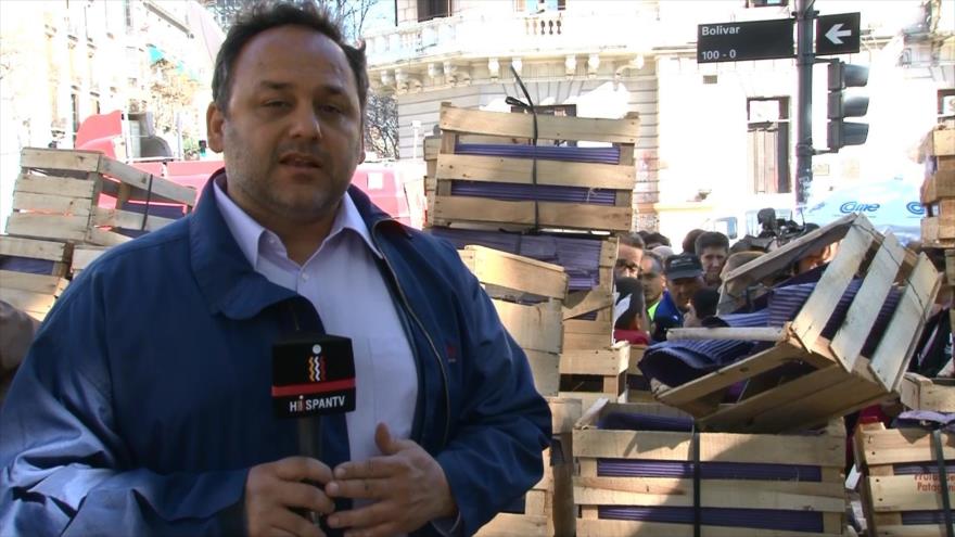 Productores argentinos protestan regalando 10 toneladas de frutas