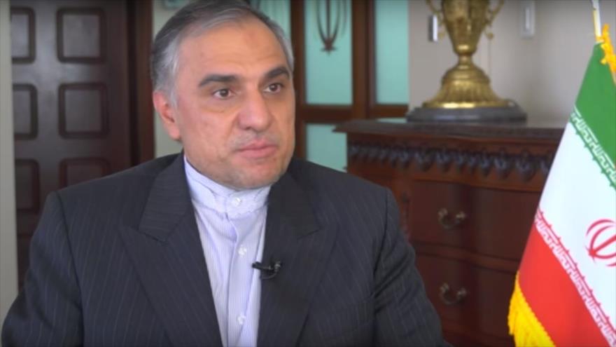 El embajador iraní en Quito, Ahmad Pabarya, durante la entrevista con la agencia ecuatoriana de noticias Andes.