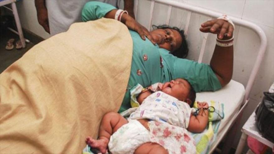 Una mujer india dio luz al niño más grande jamás nacido en su país, con casi 6 kilos de peso, octubre de 2015.