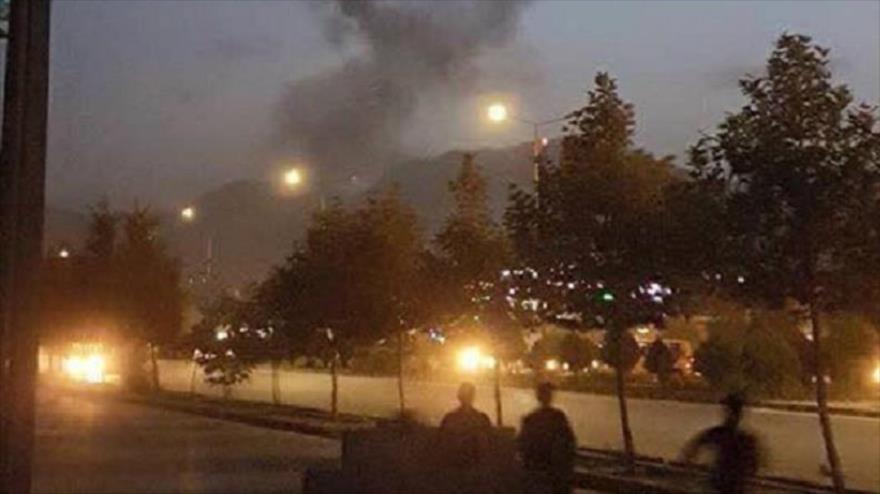 Imágen capturada por testigos en la capital afgana Kabul, donde reportan explosión y fuertes tiroteos en la Universidad Americana de dicha ciudad. 24 de agosto de 2016