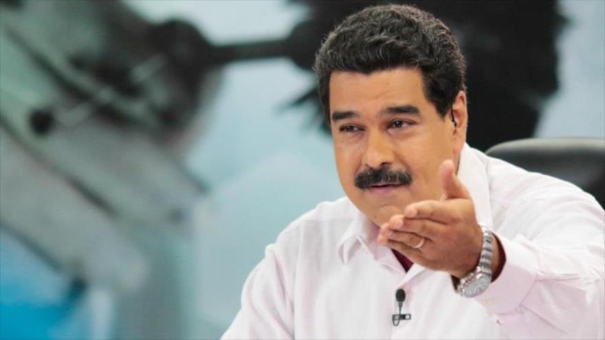 El presidente de Venezuela, Nicolás Maduro, dirige al pueblo en su de televisión, 23 de agosto de 2016.