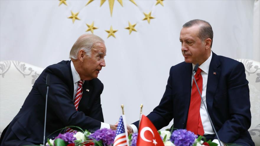 El presidente turco, Recep Tayyip Erdogan (dcha.), y el vicepresidente estadounidense Joe Biden, 24 de agosto de 2016.