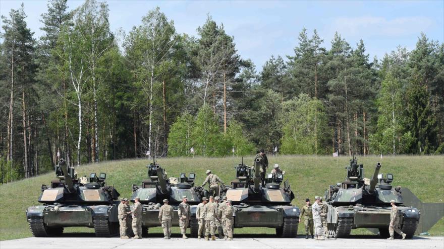 Tanques estadounidenses tipo M1A2 SEP, durante el ejercicio Fuerte Europa tanque Desafío 2016, en Grafenwoehr, sur de Alemania, 11 de mayo de 2016.