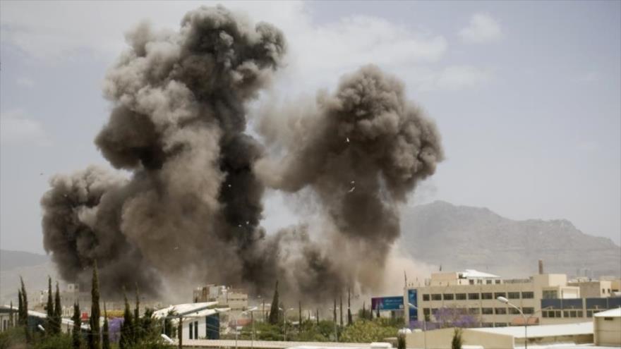 Explosión generada por un ataque aéreo saudí en Yemen.