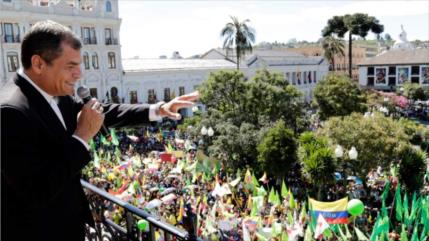 Ecuatorianos marchan en defensa de la "década ganada" con Correa