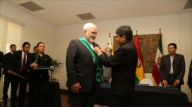 Zarif recibe la medalla más prestigiosa del Gobierno de Bolivia
